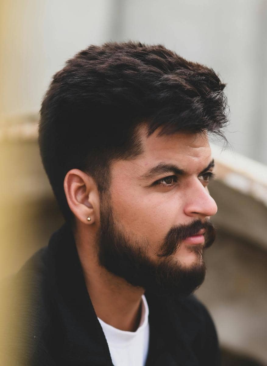 ilustrasi rahang persegi gunakan model short boxed beard (pexels.com/Sumant Arora)