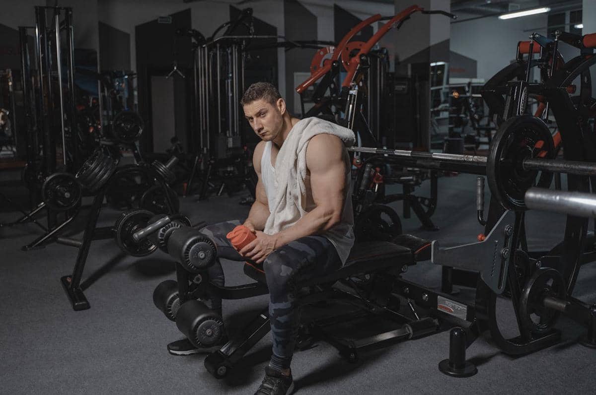 ilustrasi pria gym