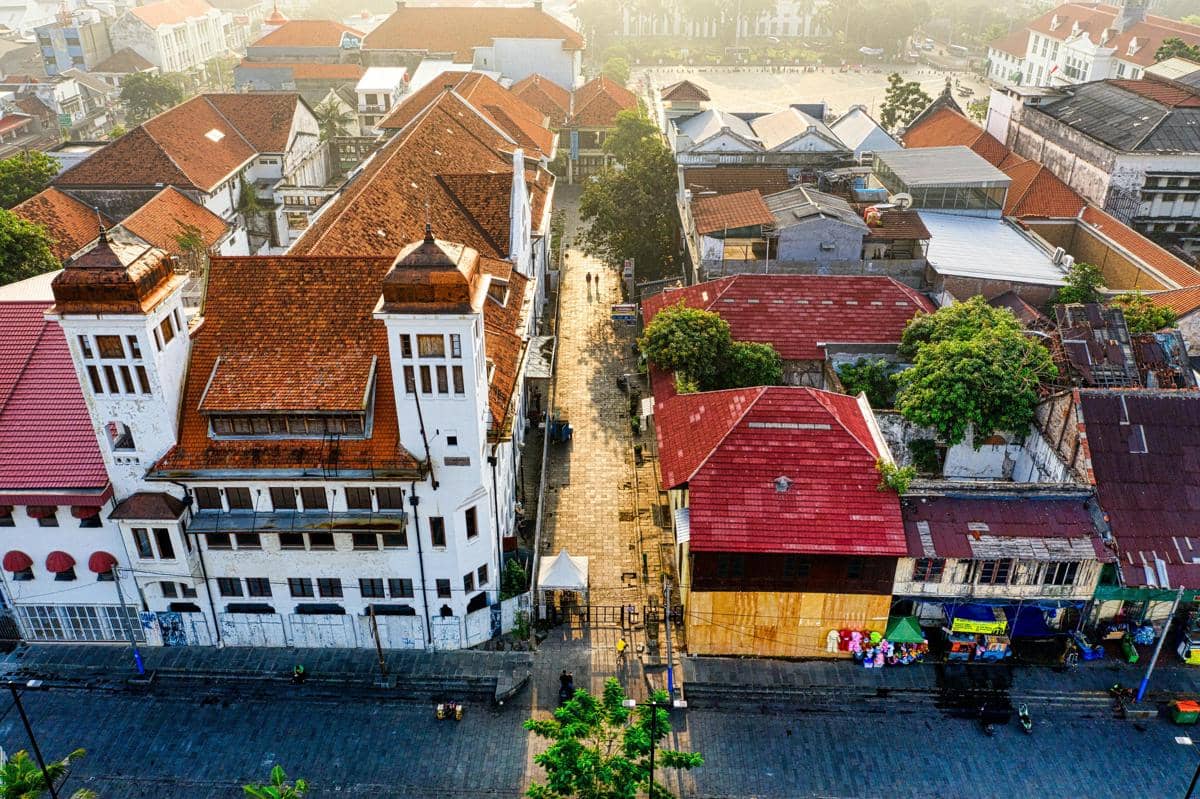 Ilustrasi kawasan heritage bandar grisee dan kampung arab gresik bernuansa klasik.