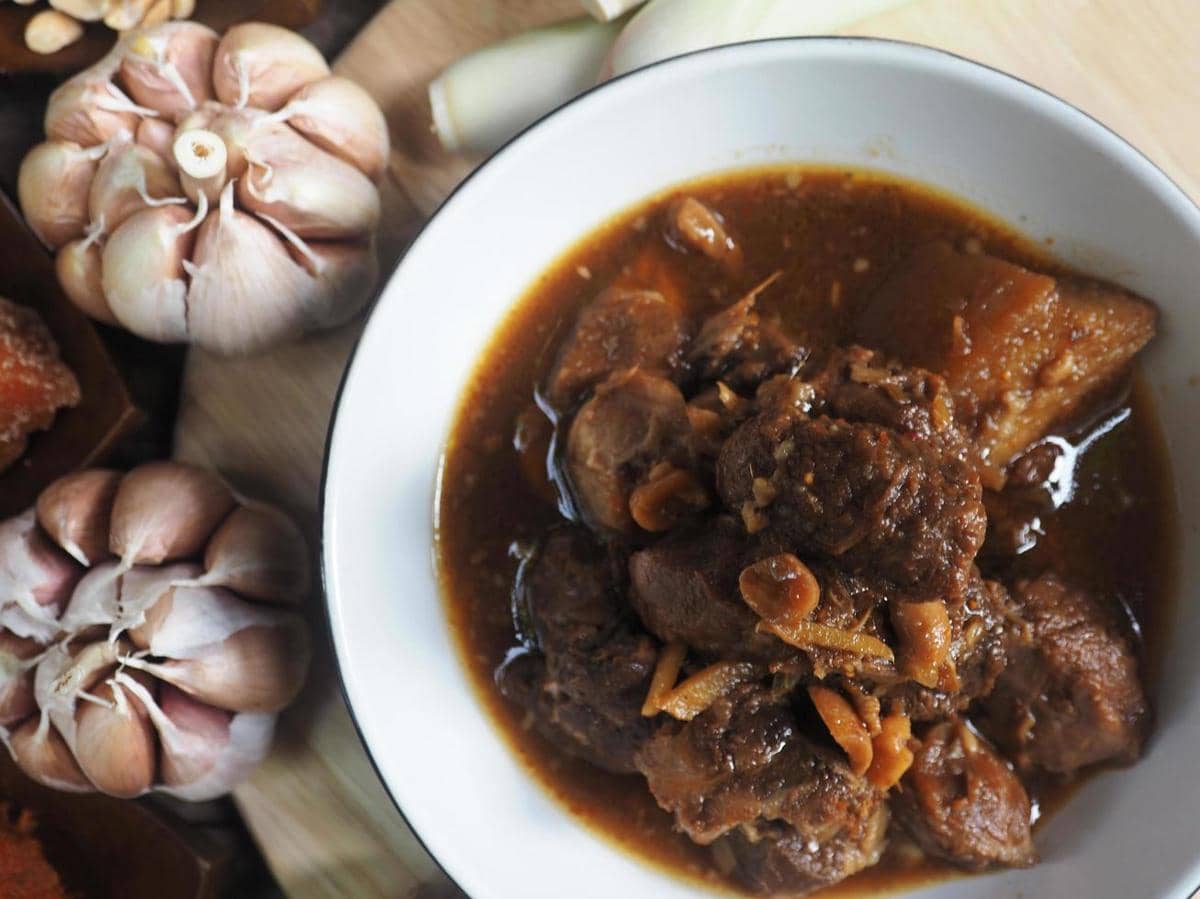 Resep Semur Daging Betawi Bumbu Pala yang Kuahnya Nendang!