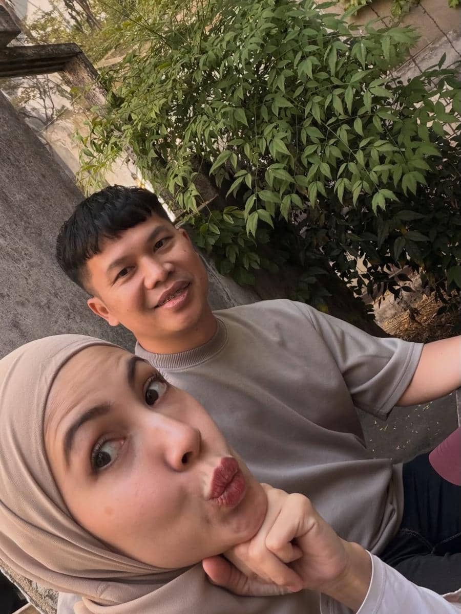 Ratna Galih dan suami jalan-jalan di Seoul