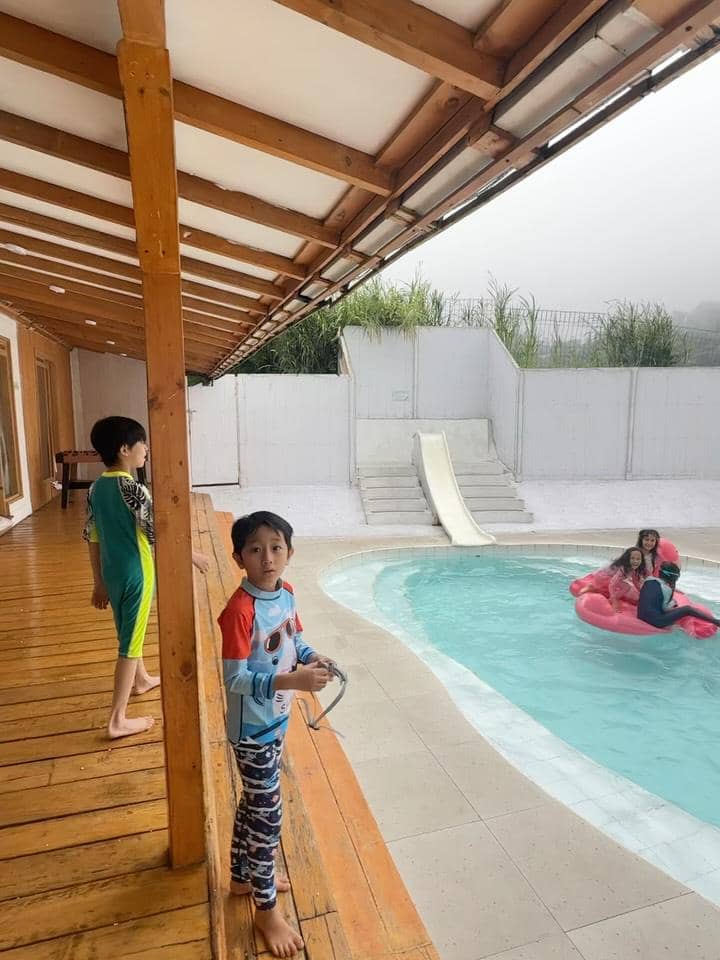 Ryana Dea dan sahabat piknik di Nordic Land, Bandung