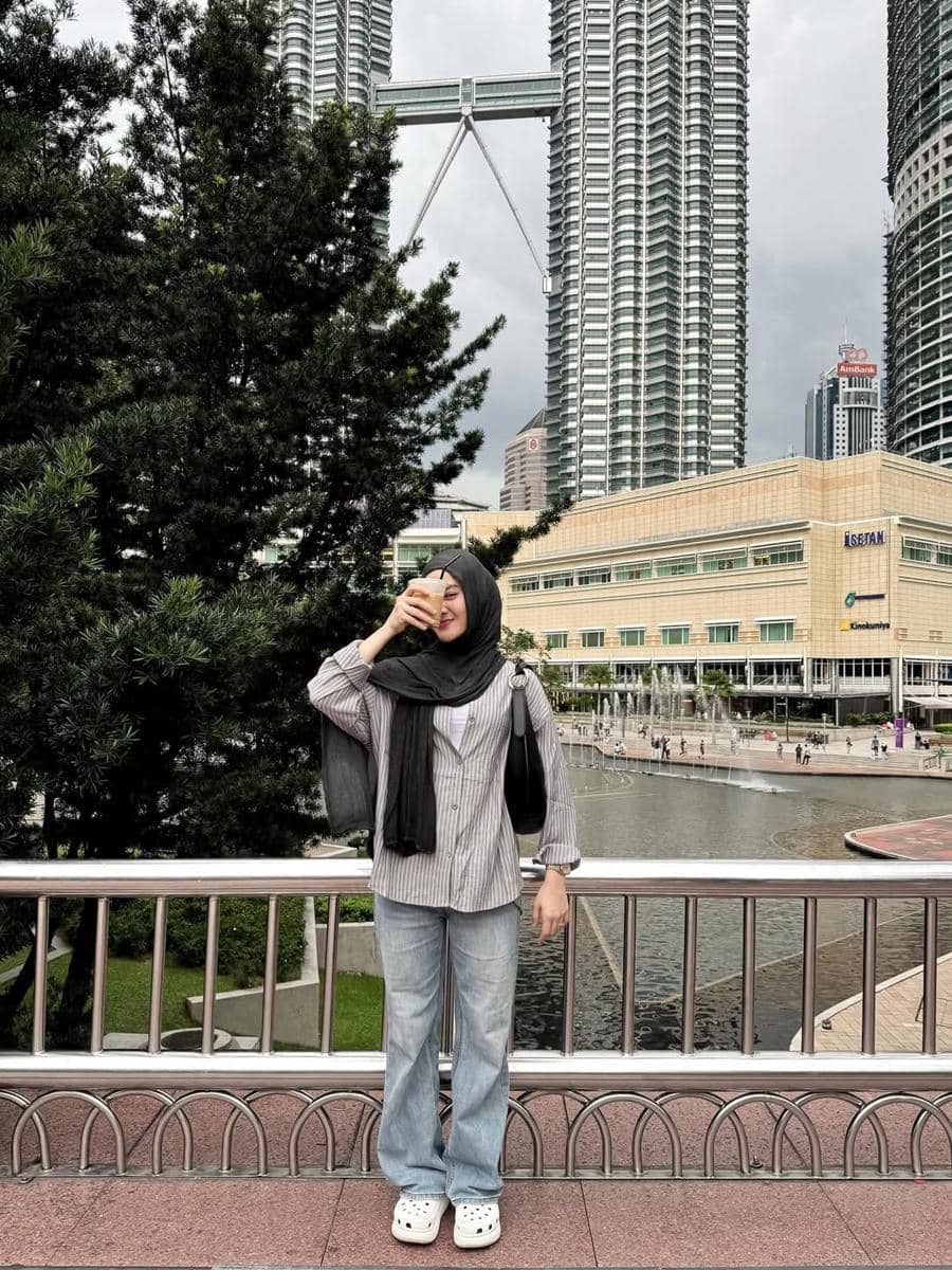 Henny Rahman jalan-jalan di Malaysia