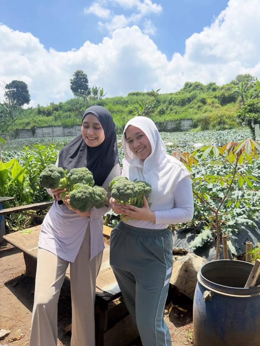Ryana Dea dan sahabat piknik di Nordic Land, Bandung