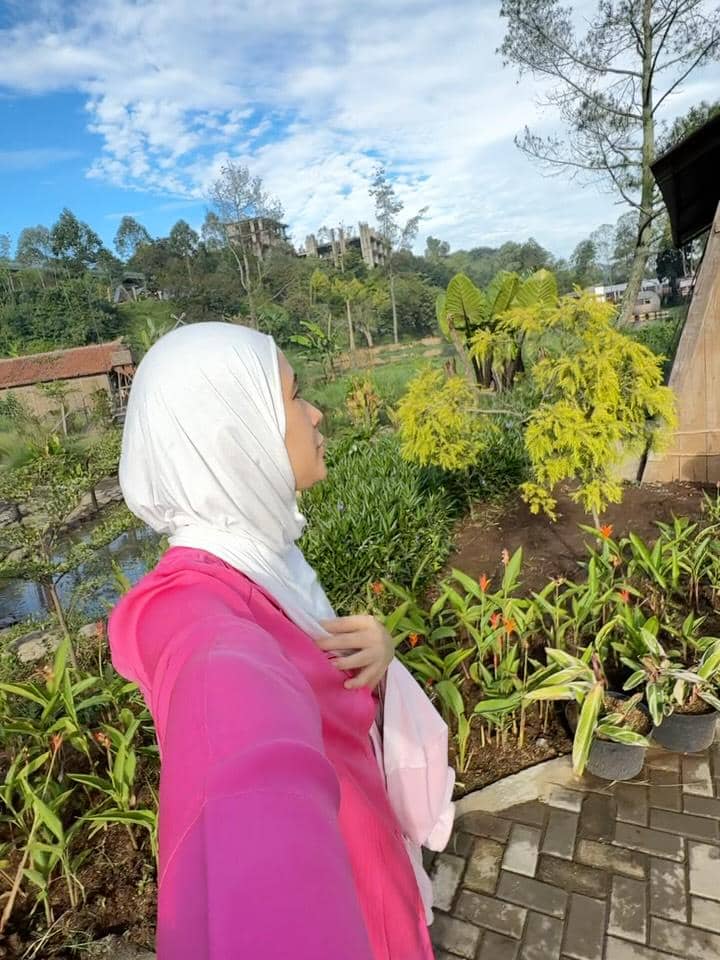 Ryana Dea dan sahabat piknik di Nordic Land, Bandung