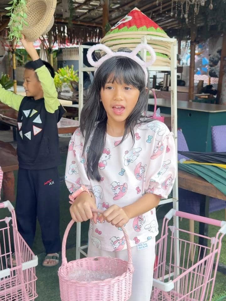 Ryana Dea dan sahabat piknik di Nordic Land, Bandung