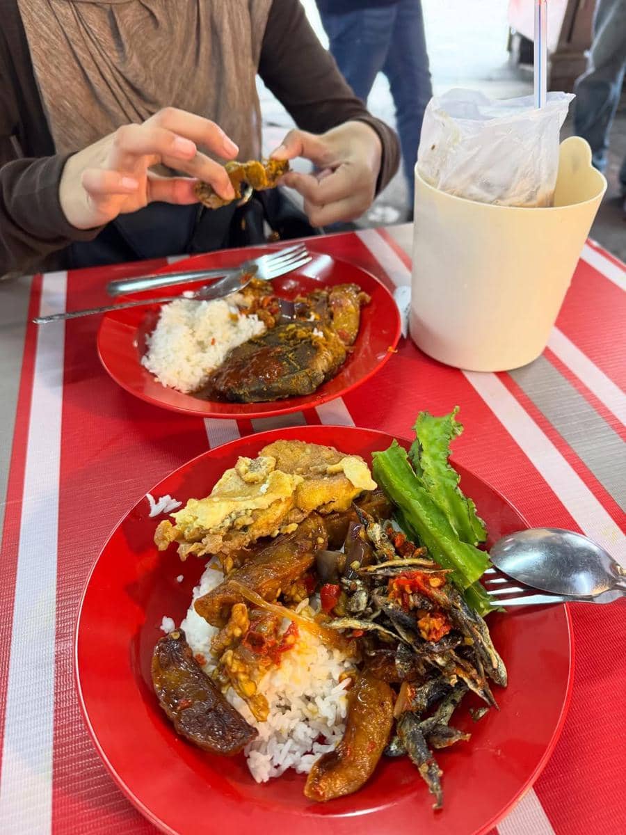 Henny Rahman jalan-jalan di Malaysia