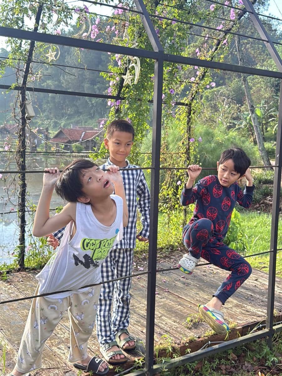 Ryana Dea dan sahabat piknik di Nordic Land, Bandung