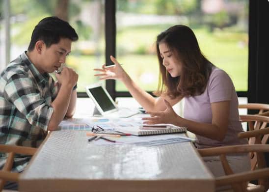 4 Kebiasaan yang Membuat Cicilan Bank Terasa Berat dari Bulan ke Bulan