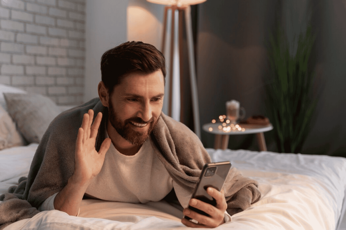 5 Zodiak yang Menjadikan Sleep Call sebagai Rutinitas, Momen Favorit!