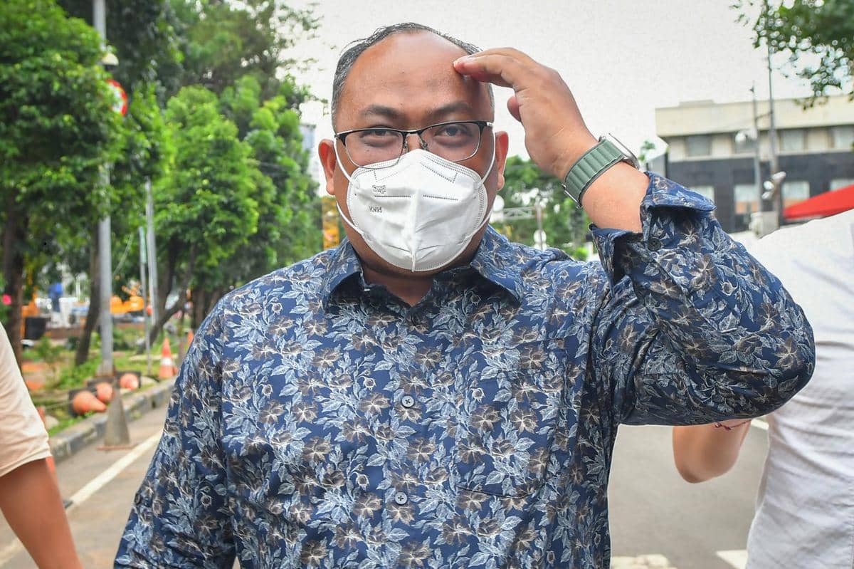 KPK Periksa Staf Ahli Eks Menhub Budi Karya Sumadi Terkait Fee Proyek Kereta