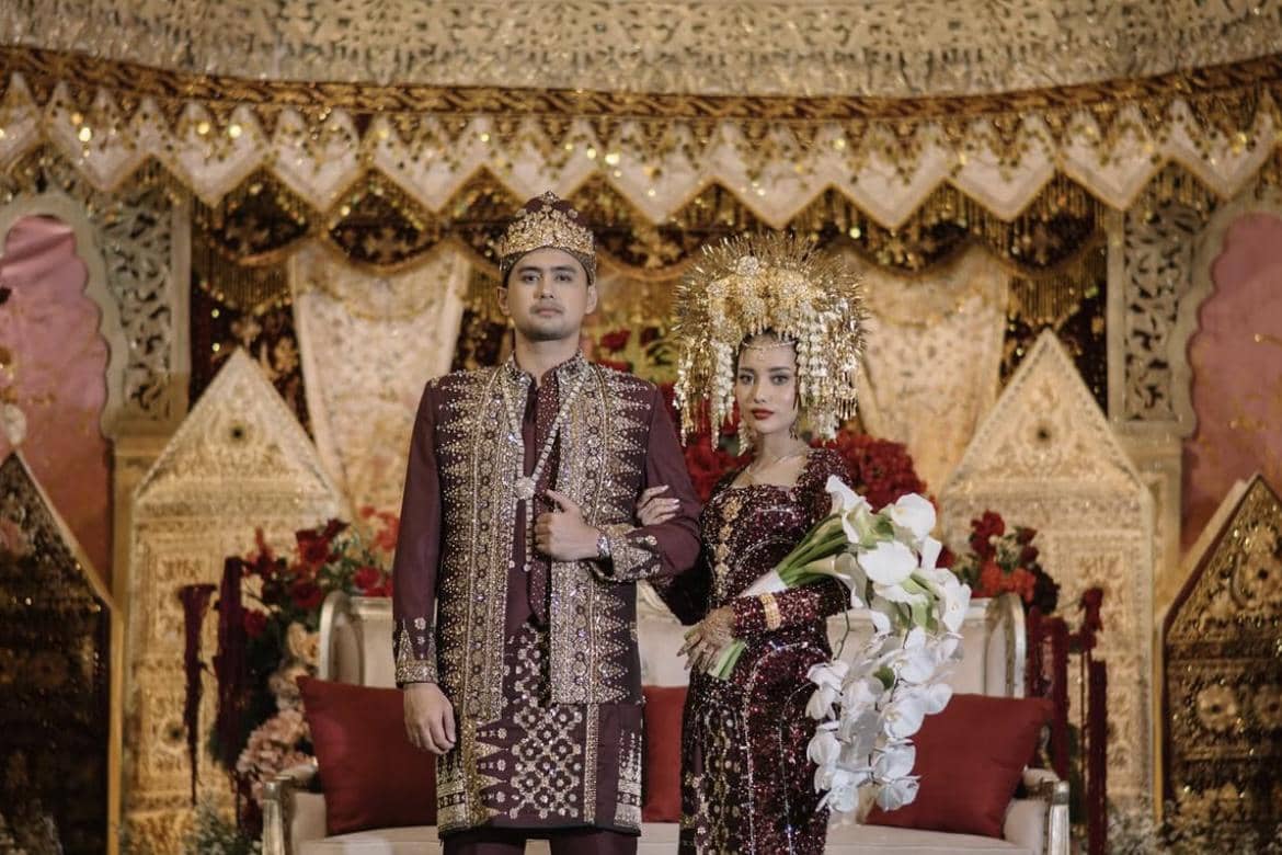 7 Potret Pernikahan Indian Akbar dan Siska Minbite, Kental Adat Minang