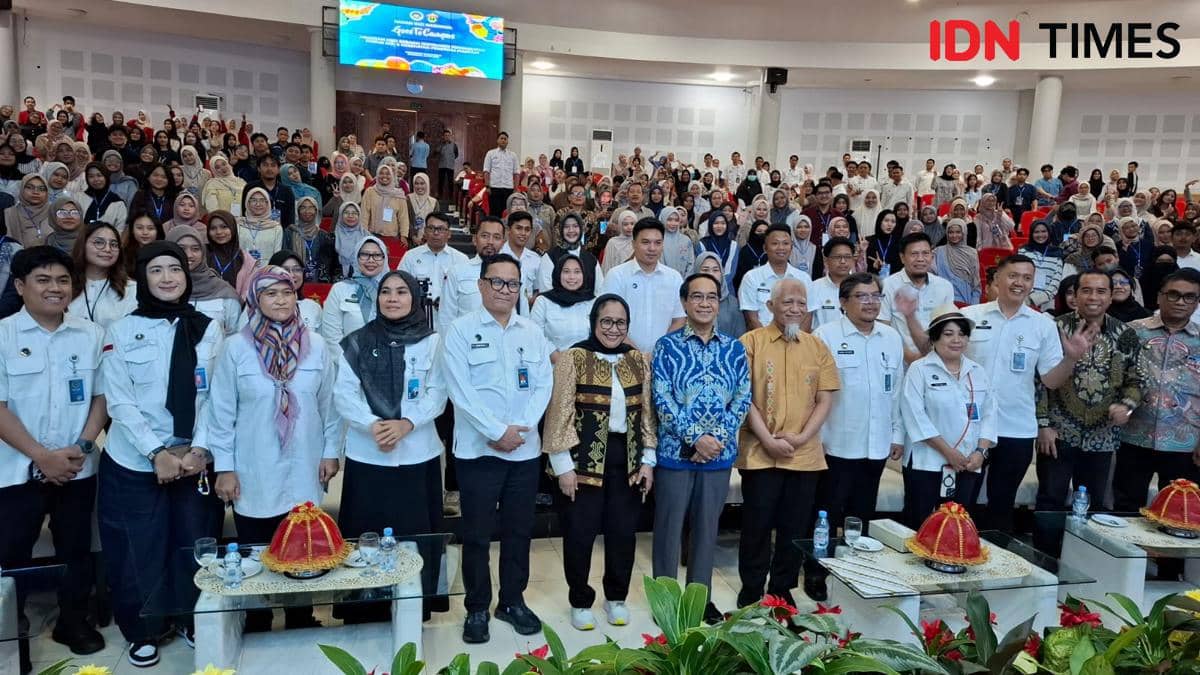 Wakil Kepala Badan Gizi Nasional (BGN), Nanik S Deyang saat berada di Universitas Hasanuddin (Unhas) Makassar, Selasa (5/5/2026). IDN Times/