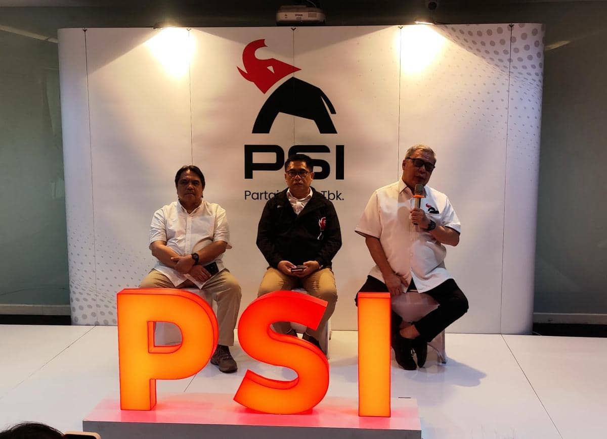 Pegiat media sosial, Ade Armando dalam  dalam jumpa pers di Kantor DPP PSI, Jakarta Pusat, Selasa (5/6/2026).