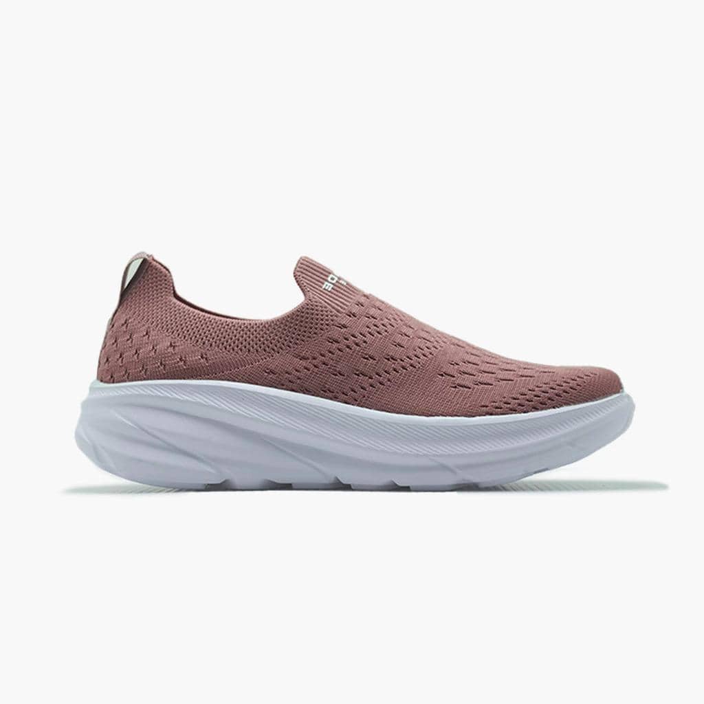Sepatu sneakers Stradenine Slip On Viona berwarna merah muda dengan sol tebal putih dan desain rajutan tanpa tali.