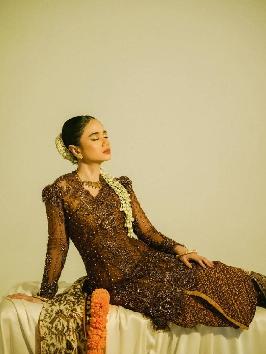 Gaya Tissa Biani Pemotretan Hari Kartini bareng IKAT (instagram.com/tissabiani)