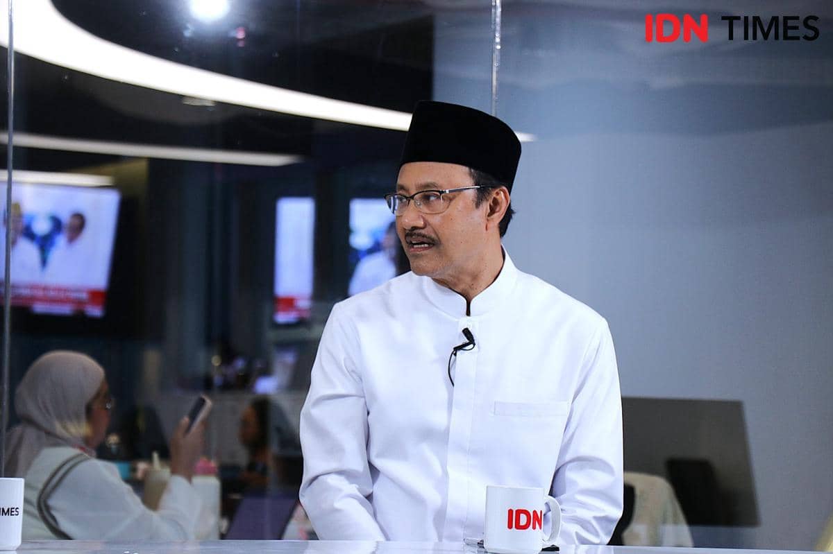 Mensos Syaifullah Yusuf bersama Pimred IDN Times Uni Lubis dalam sesi Real Talk di kantor IDN, Jakarta Selatan, Selasa (5/5/2026). 