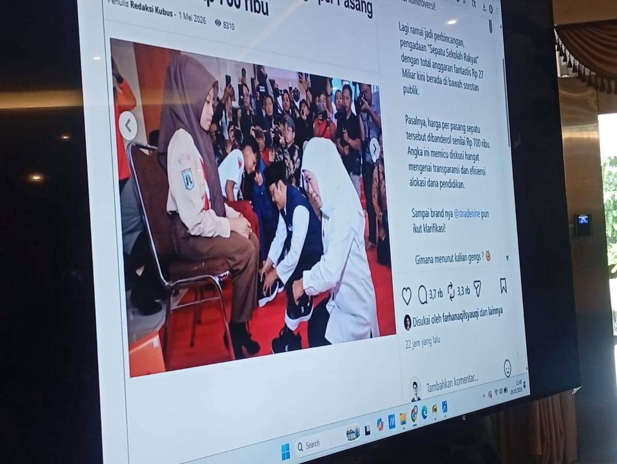 Menteri sosial Syaifullah Yusuf berikan klarifikasi tentang sepatu Sekolah Rakyat di Gedung Kemensos Selasa (5/5/2026). 