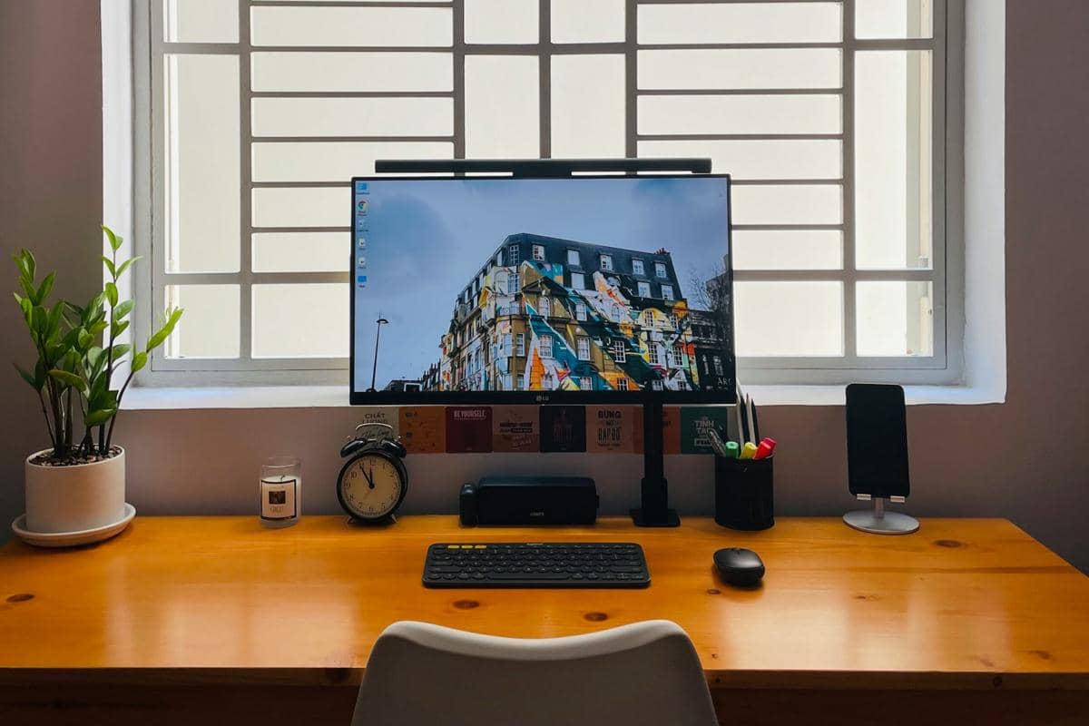 desk setup minimalis