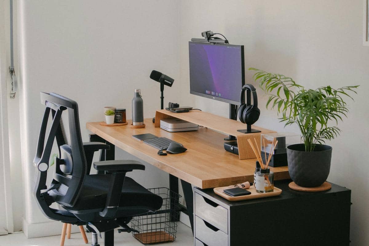 desk setup minimalis