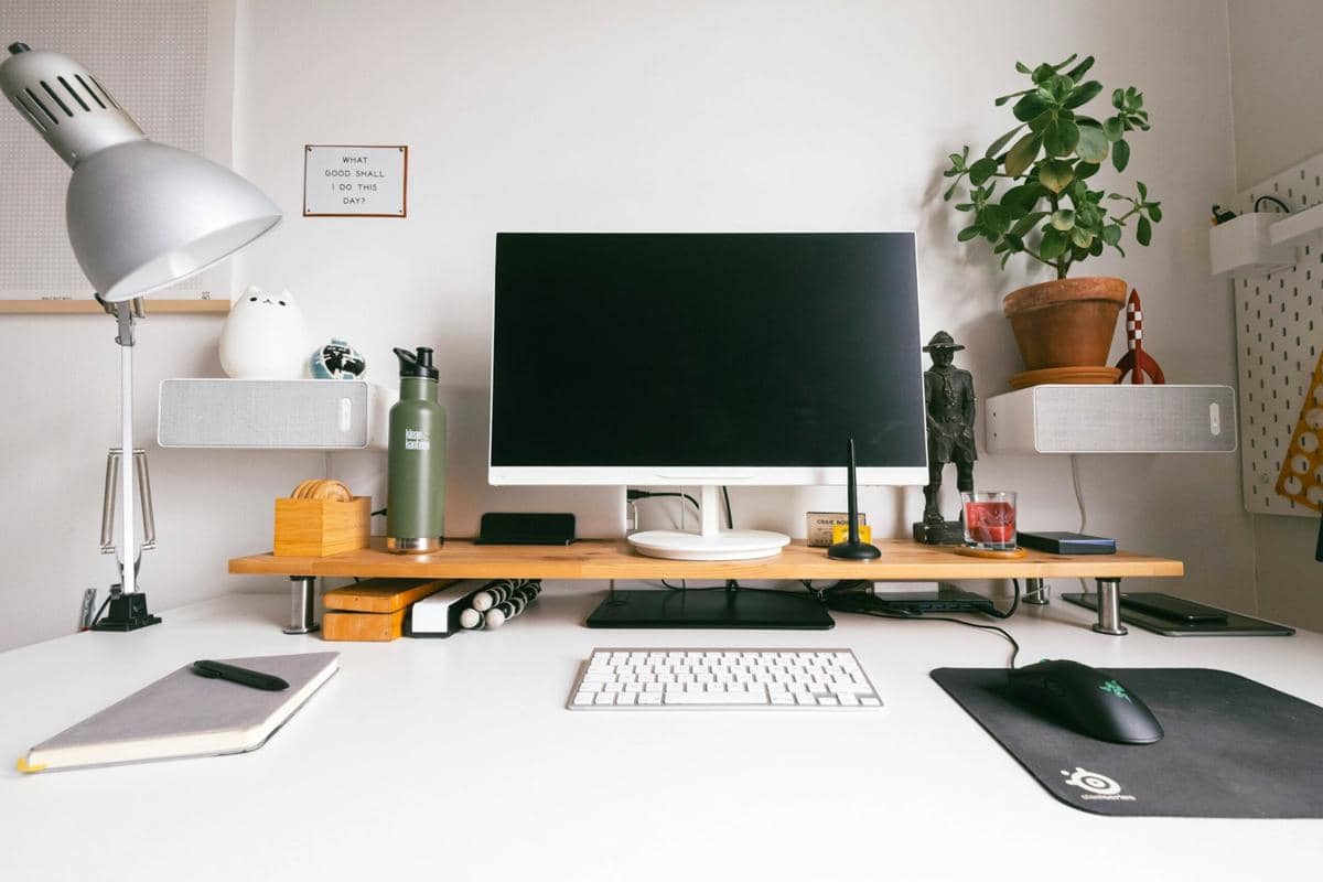 desk setup minimalis
