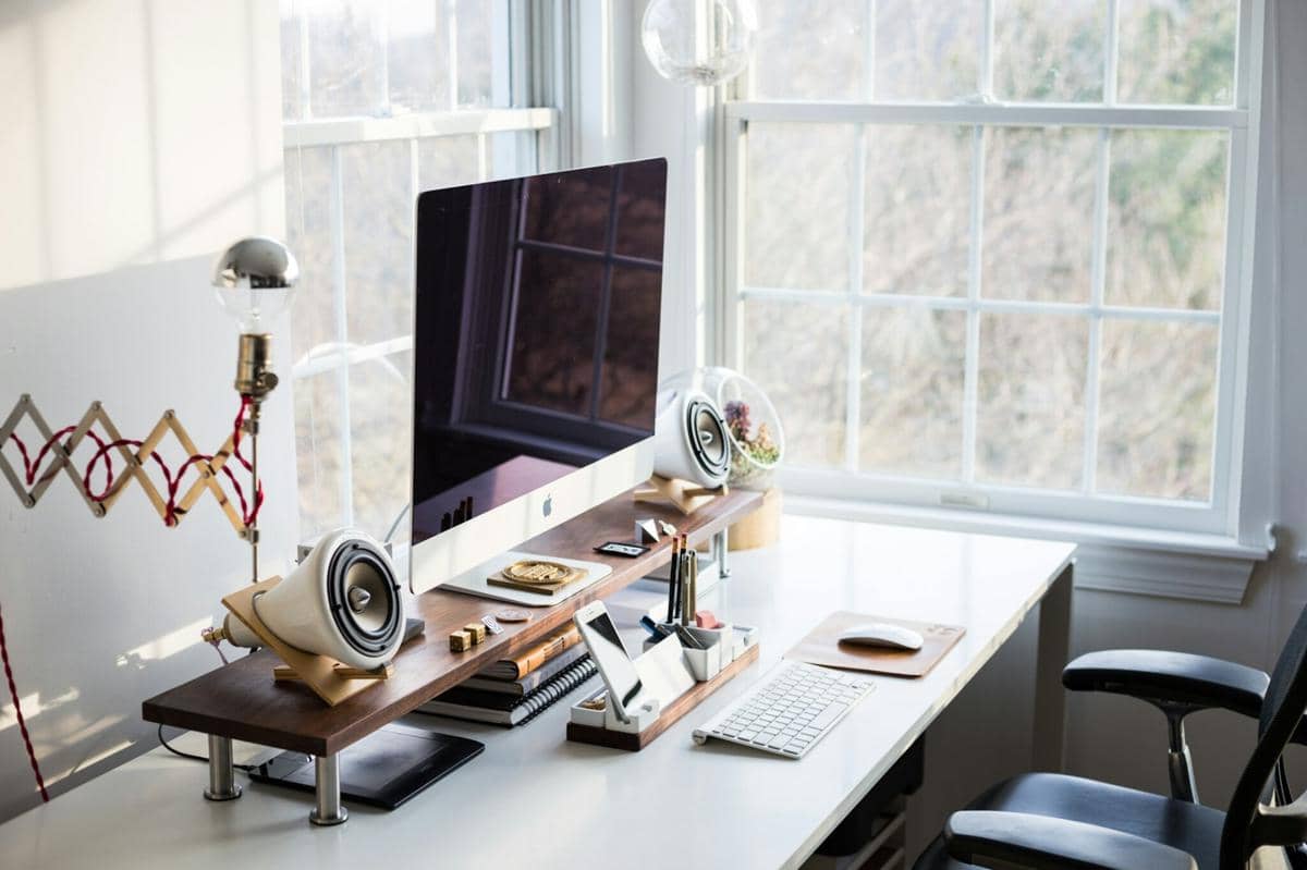 7 Cara Bikin Desk Setup Estetik Tanpa Bikin Dompet Menjerit