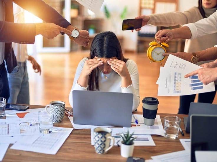 Ilustrasi Burnout di tempat kerja yang menyebabkan terganggunya kesehatan mental. (Sumber: pinterest)