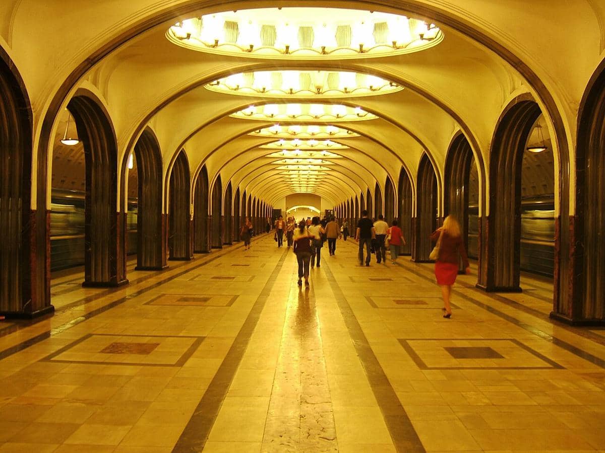 ilustrasi galeri seni Metro Moskow