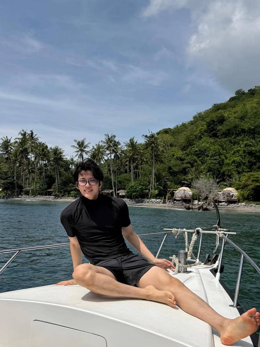 potret Lee Jin Woo liburan di Bali 