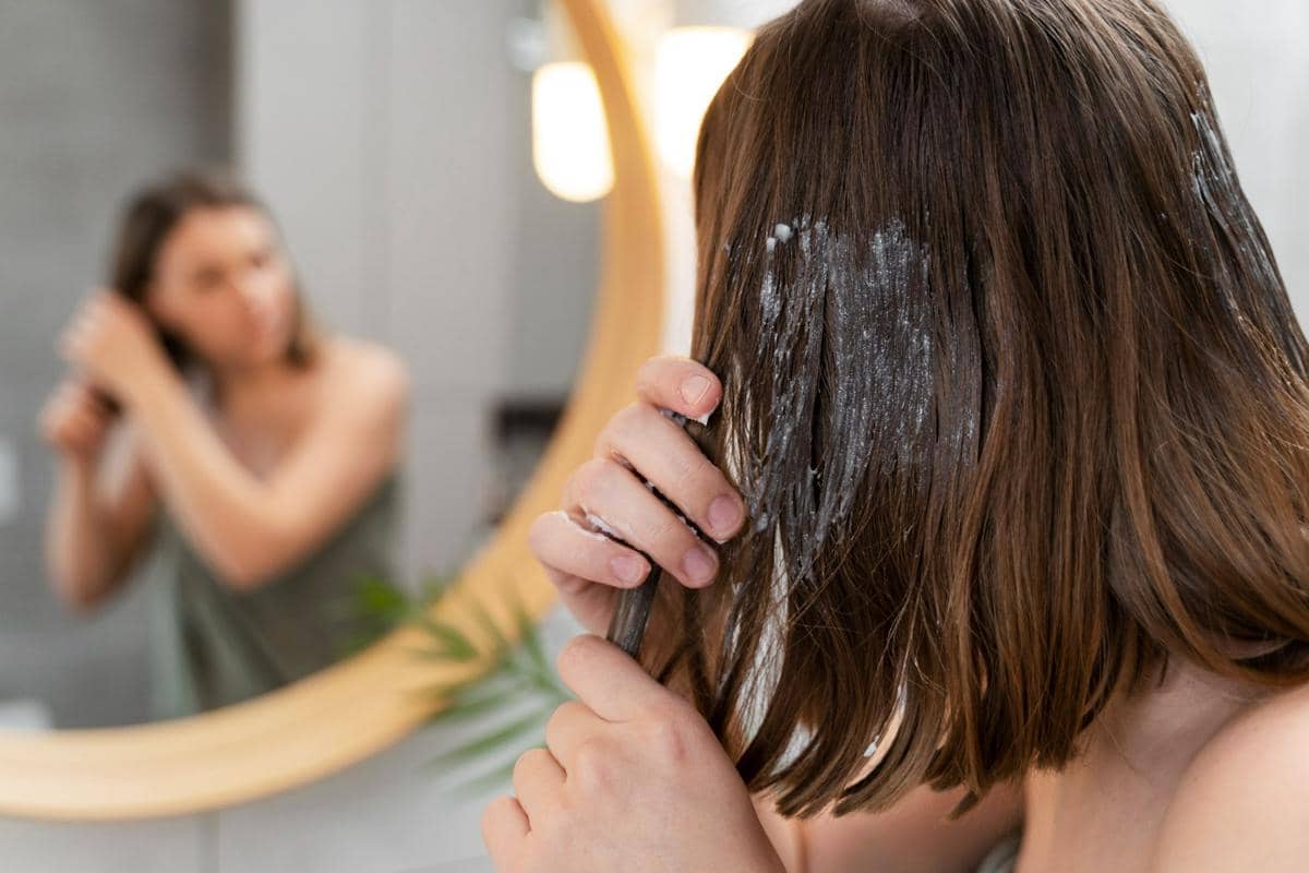 Rambut Kusam karena Polusi? Coba 7 Masker Alami Ini di Rumah