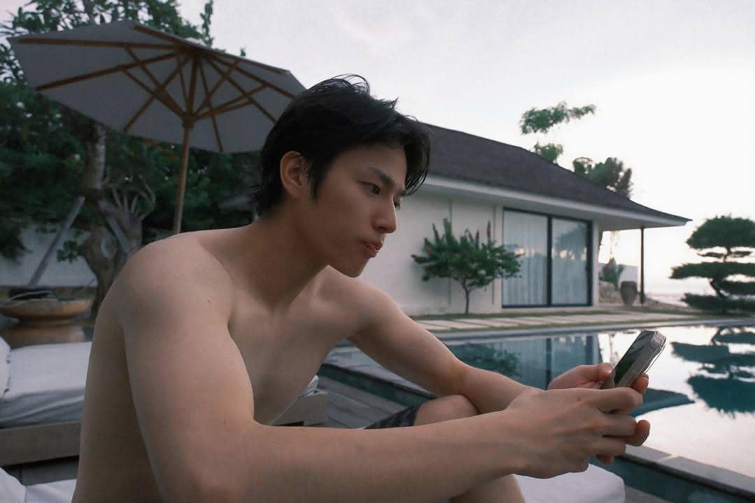 potret Lee Jin Woo liburan di Bali 