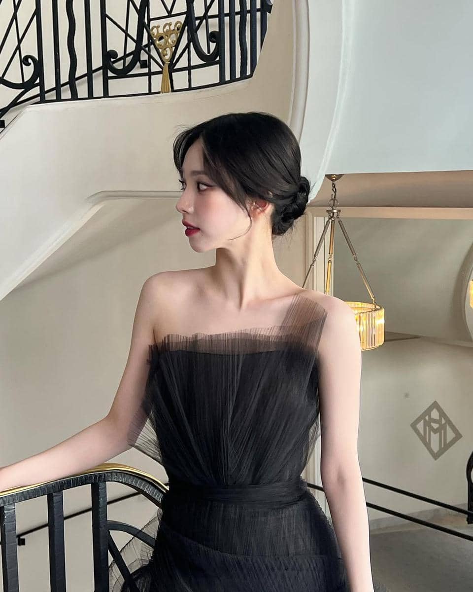 ide bun hairstyle ala Karina aespa