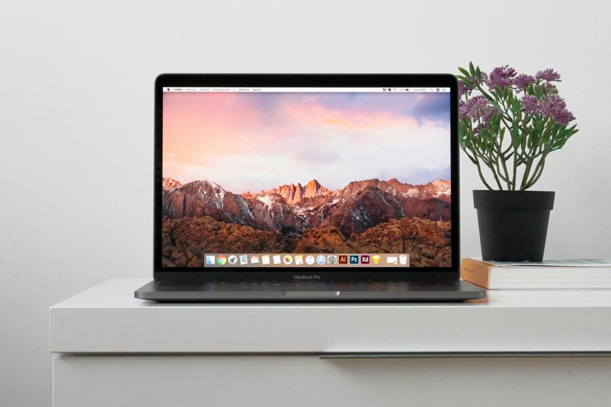 ilustasi laptop MacBook