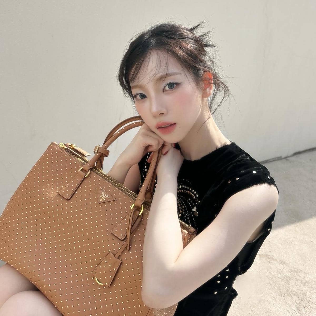 ide bun hairstyle ala Karina aespa