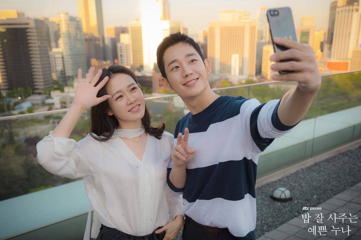 Son Ye Jin dan Jung Hae In di drama Something in the Rain