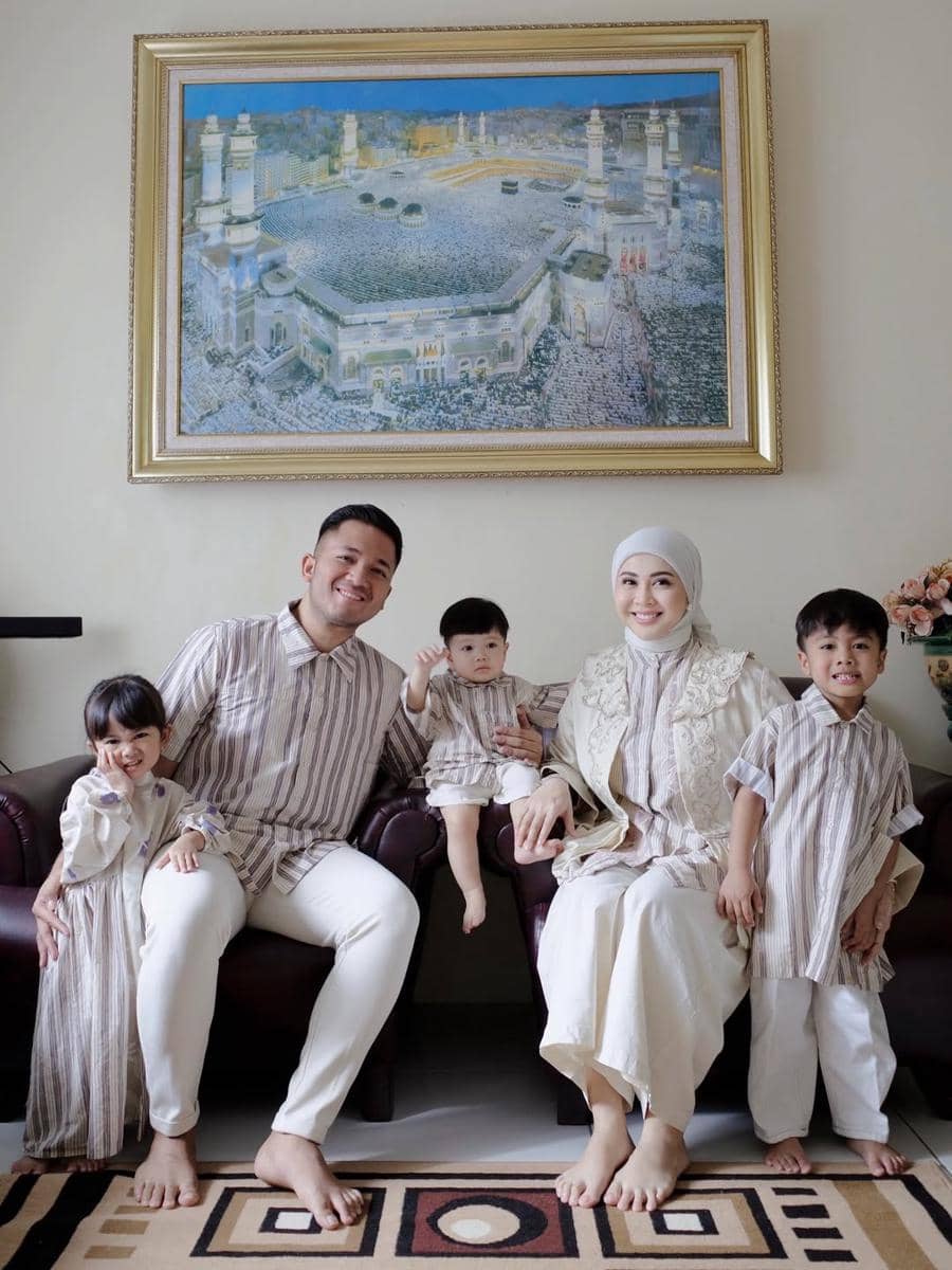 inspirasi ootd keluarga ala Kesha Ratuliu