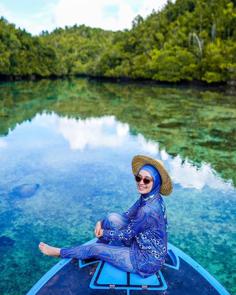 inspirasi outfit hijab sporty ala selebgram Mega Iskanti 