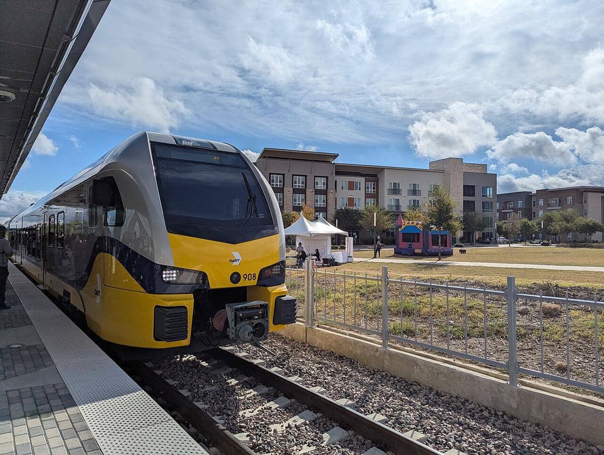 Dallas Area Rapid Transit atau DART