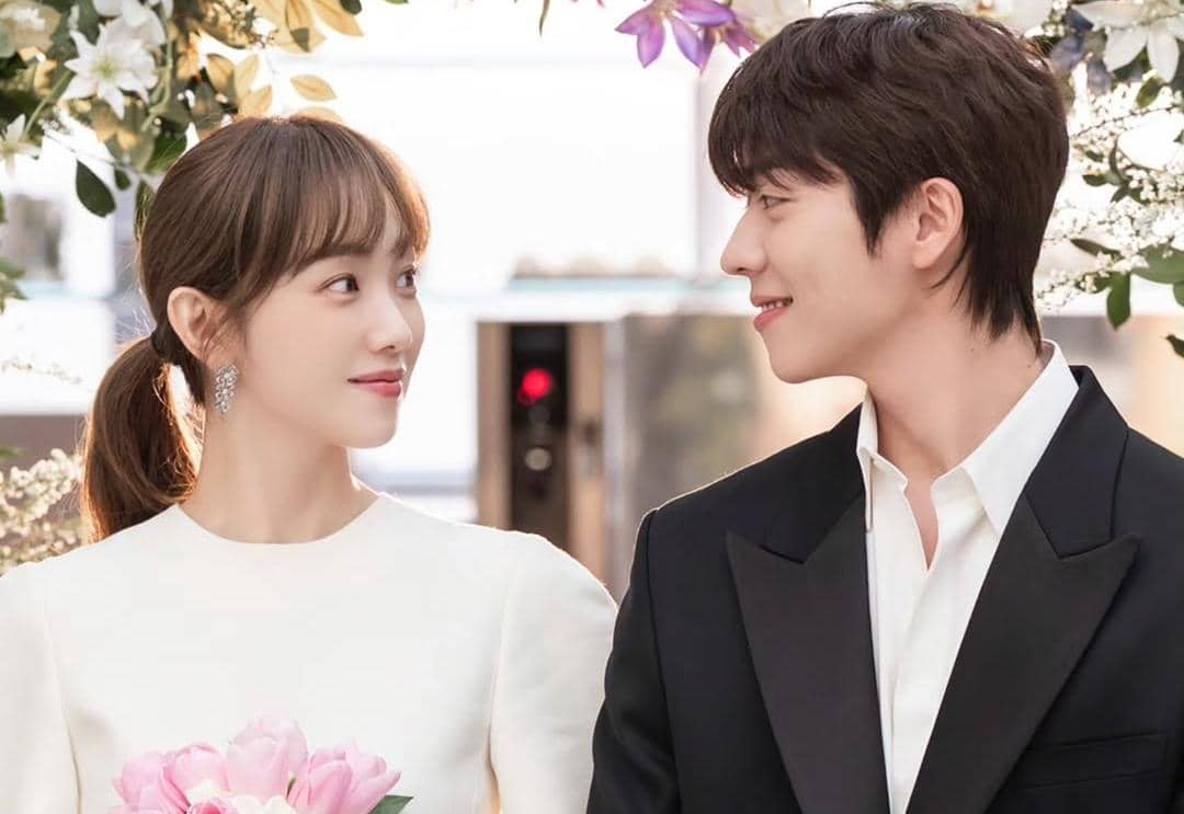 Lee Sung Kyung dan Chae Jong Hyeop di drama In Your Radiant Season