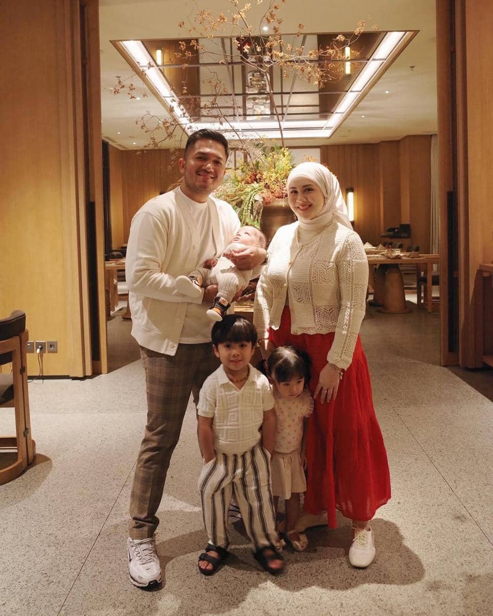 inspirasi ootd keluarga ala Kesha Ratuliu