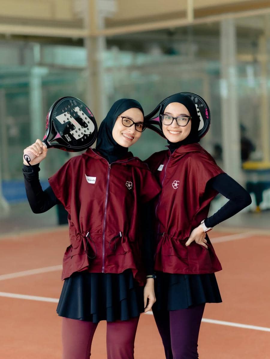 inspirasi outfit hijab sporty ala selebgram Mega Iskanti 