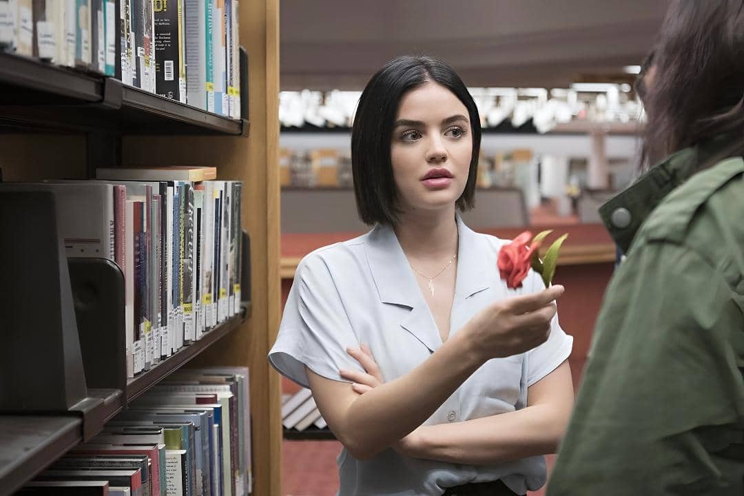 5 Buku Favorit Lucy Hale yang Cocok Dibaca saat Santai