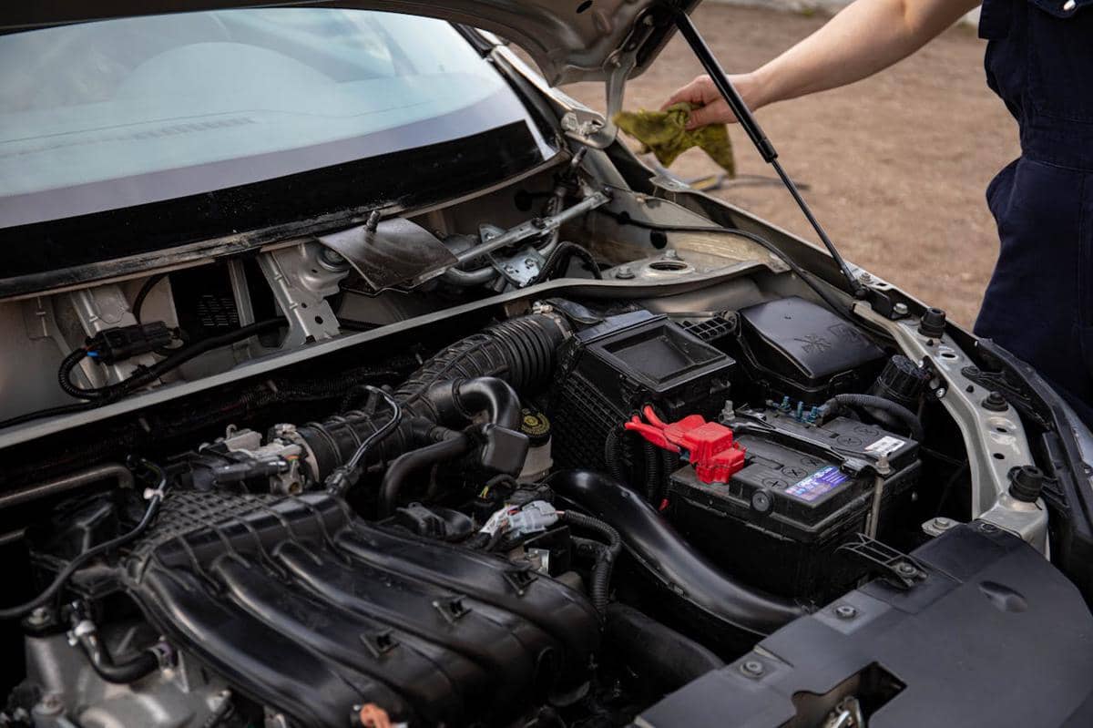 5 Hal yang Bikin Mesin Mobil Bunyi Kasar Saat Dingin, Ini Solusinya