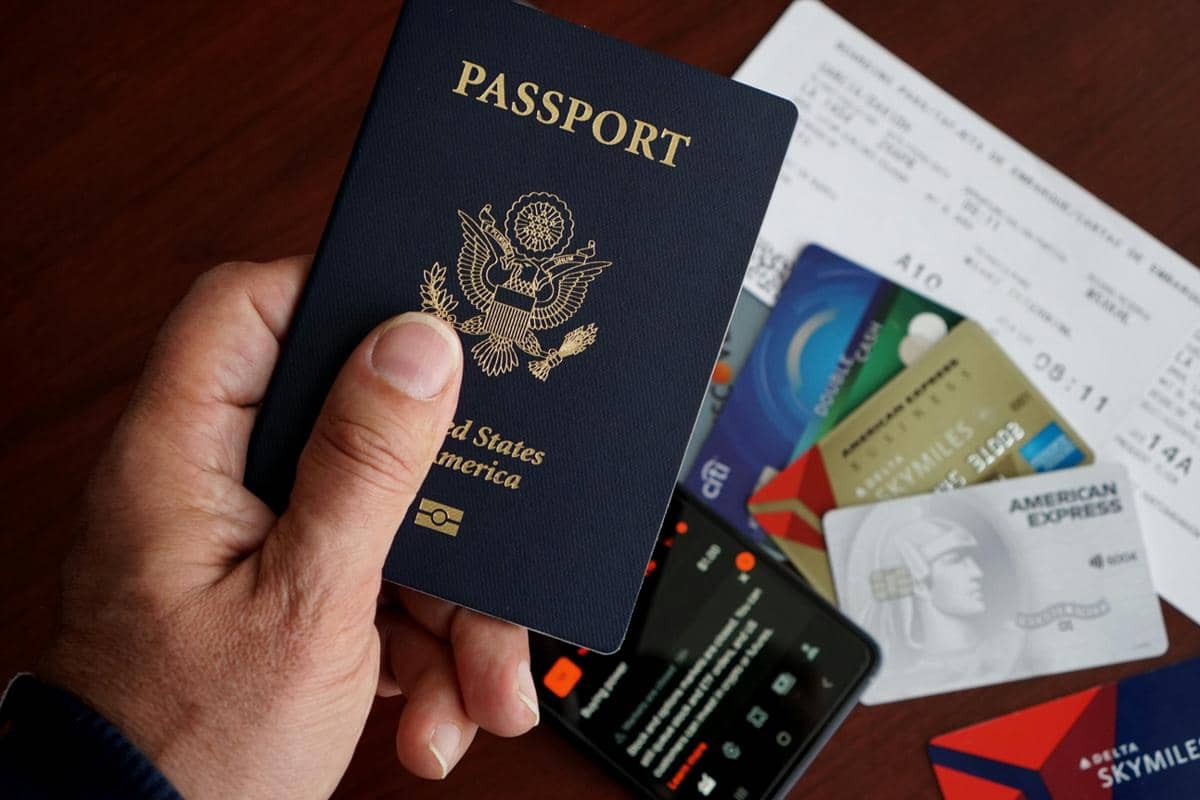 ilustrasi dokumen pengajuan visa (pexels.com/DΛVΞ GΛRCIΛ)