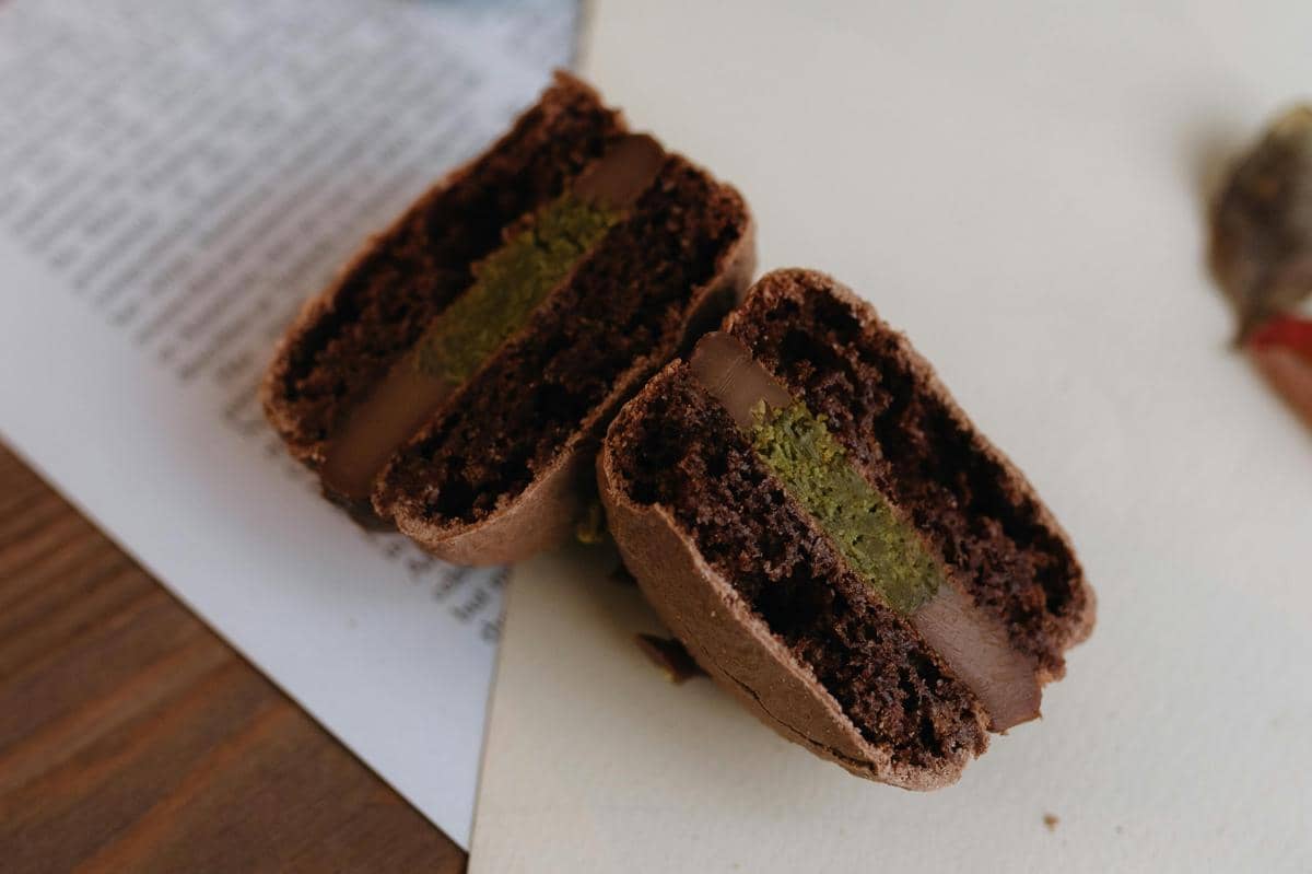 Ilustrasi cookie chewy dengan tekstur stretchy.
