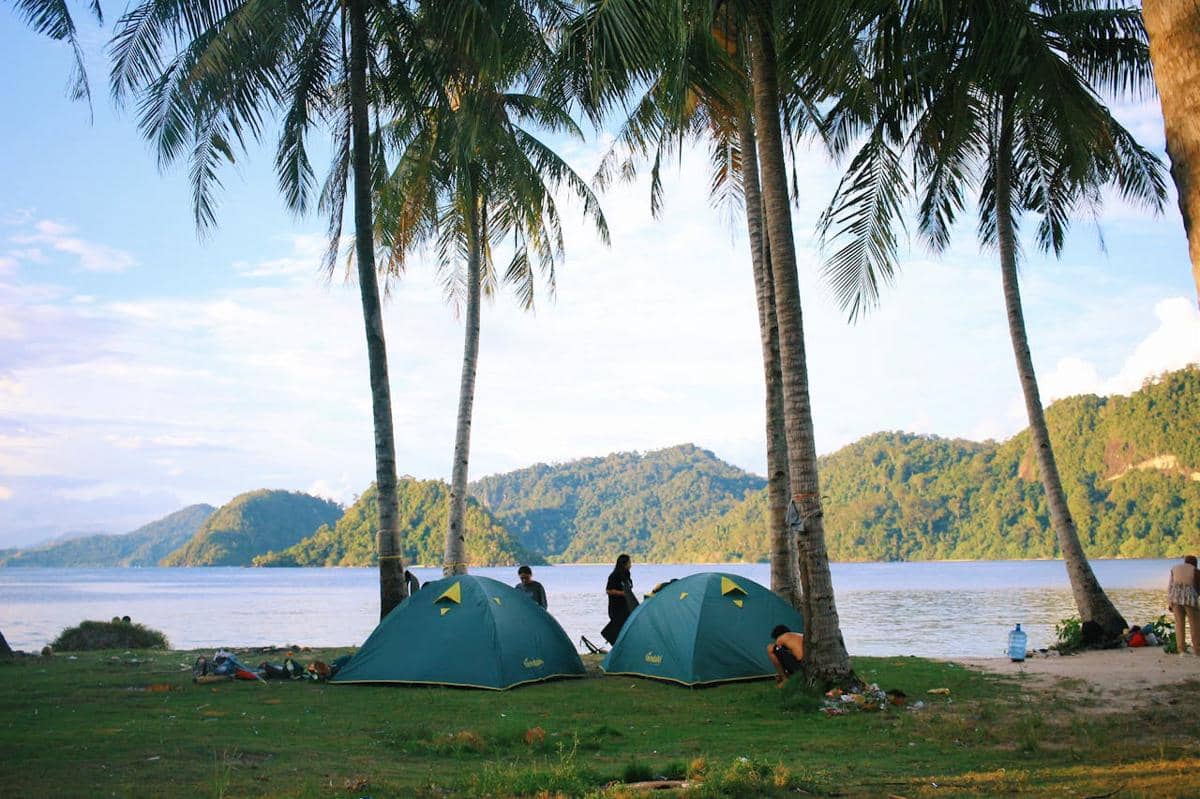 Berkemah di pantai