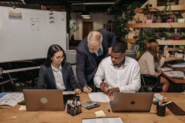 5 Jobdesk Supervisor yang Menjembatani Tim dan Manajemen