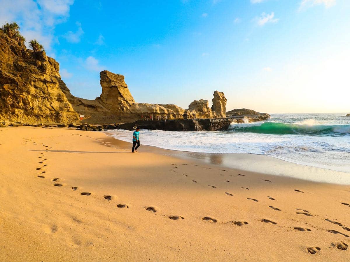 Potret Pantai Klayar Kabupaten Pacitan
