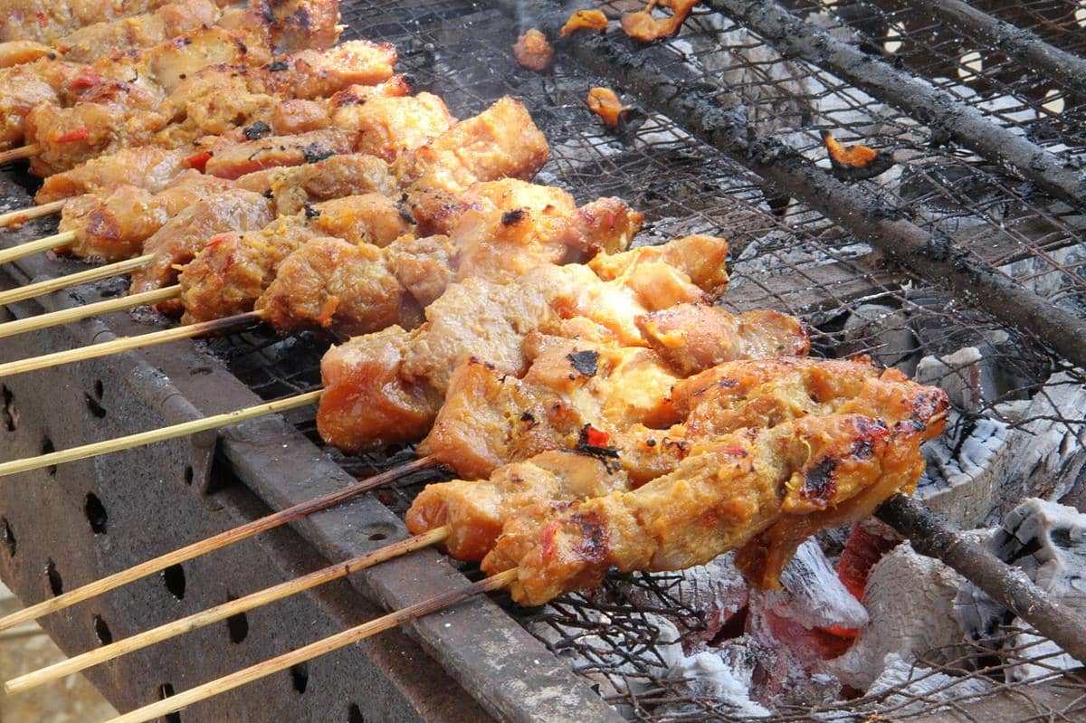 ilustrasi cara membuat sate daging sapi bumbu bacem solo
