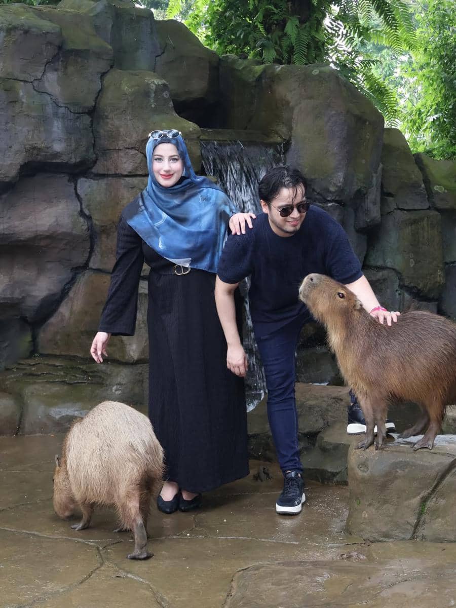 Keluarga Tasyi Athasyia berlibur di Enchanting Valley